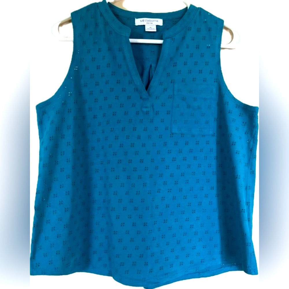 Liz Claiborne V-Neck Sleeveless Blouse. Excellent condition. Size Large Petite